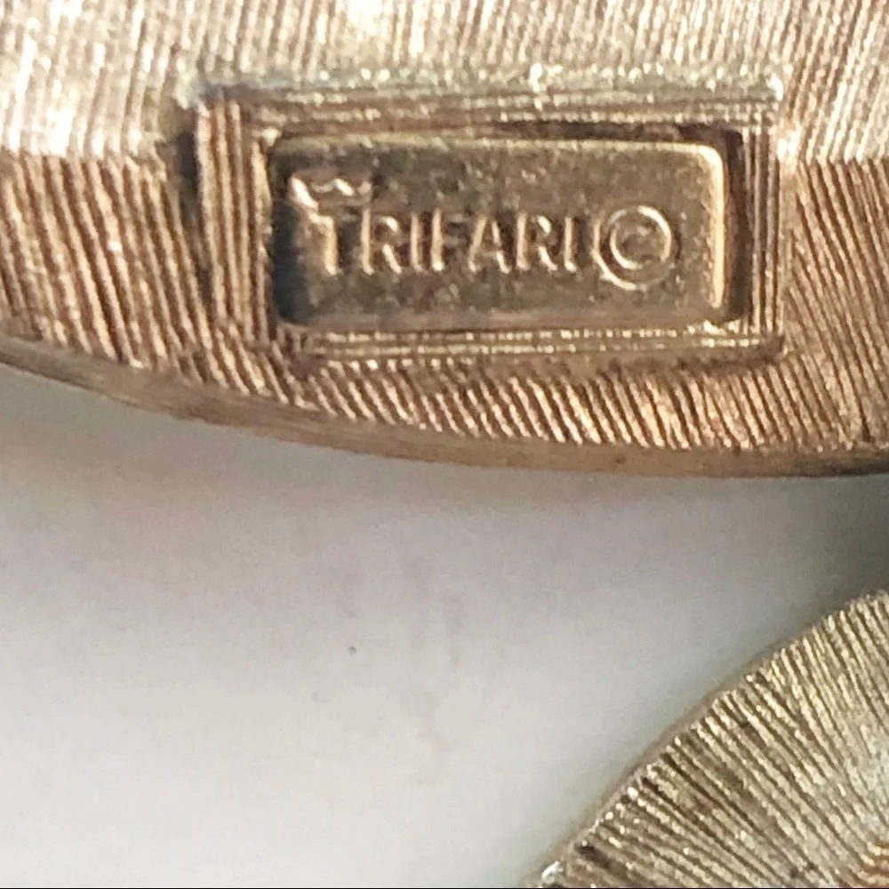 Vintage Trifari Brooch Flower Swirl Gold Tone